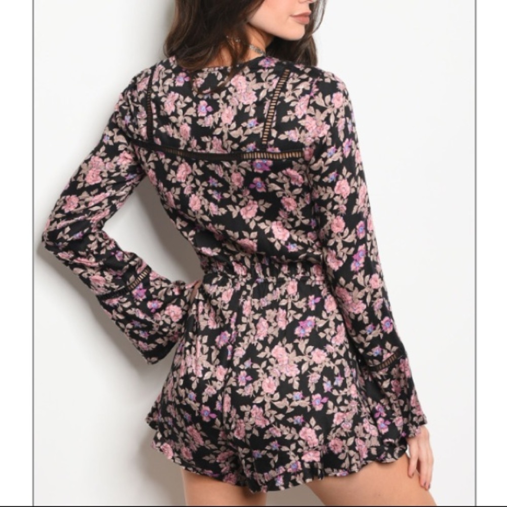 Black floral long sleeve romper W/v neckline. - Picture 2 of 8